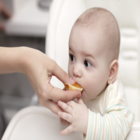 Alimentación de bebés de seis a nueve meses
