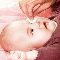Higiene en ojos, nariz y oídos de los niños